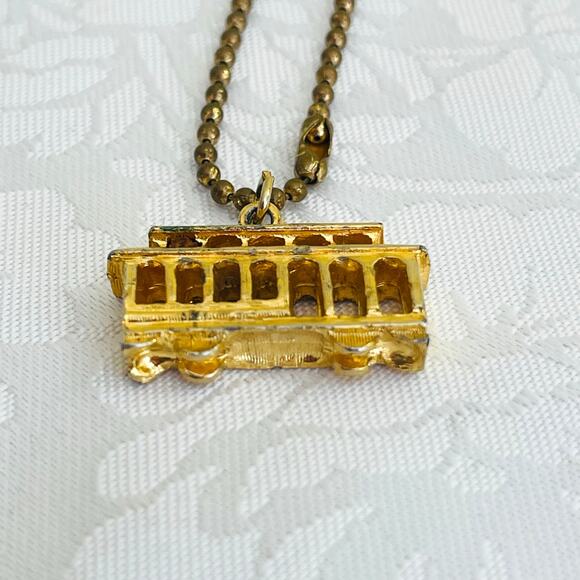 Vintage Gold Tone Cable Car Trolley Charm Pendant Keychain San Francisco Jewelry - Picture 2 of 11